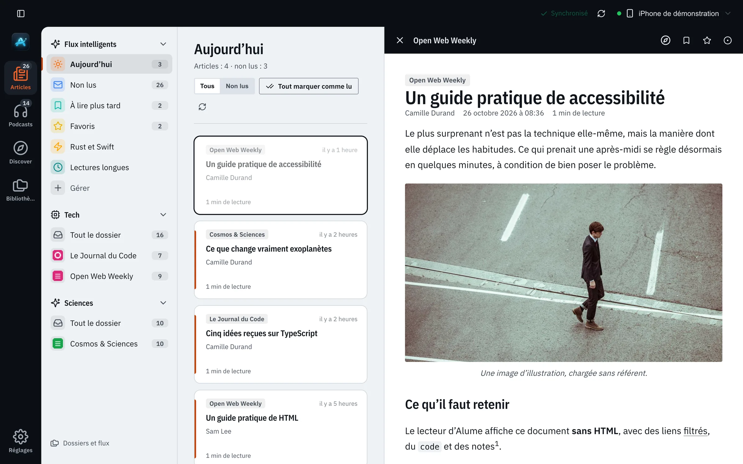 La web app Alume dans un navigateur : les flux intelligents, la liste des articles et un article ouvert, avec l'iPhone jumelé affiché en haut
